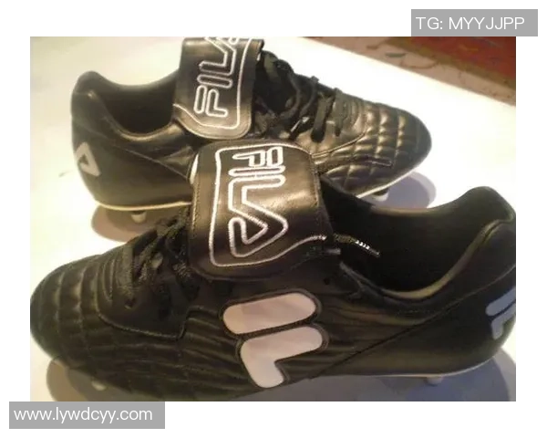 经典回归:盘点曾风靡一时的老款足球鞋及其球星传奇故事 经典回归:盘点曾风靡一时的老款足球鞋及其球星传奇故事