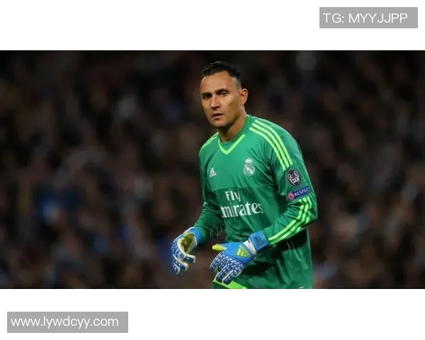 足球巨星赛场意外受伤坚持拼搏瘸腿画面令人动容